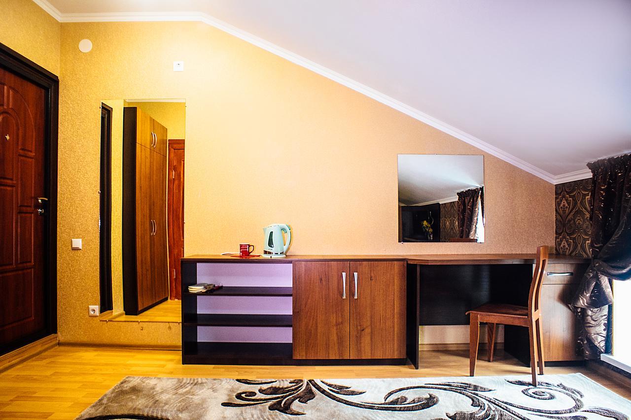 Guest House Kherson Bagian luar foto